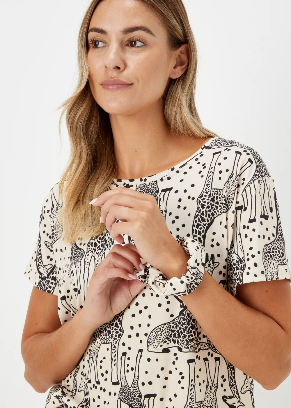 Oatmeal Giraffe Short Pyjama & Scrunchie Set - Extra small Image 3