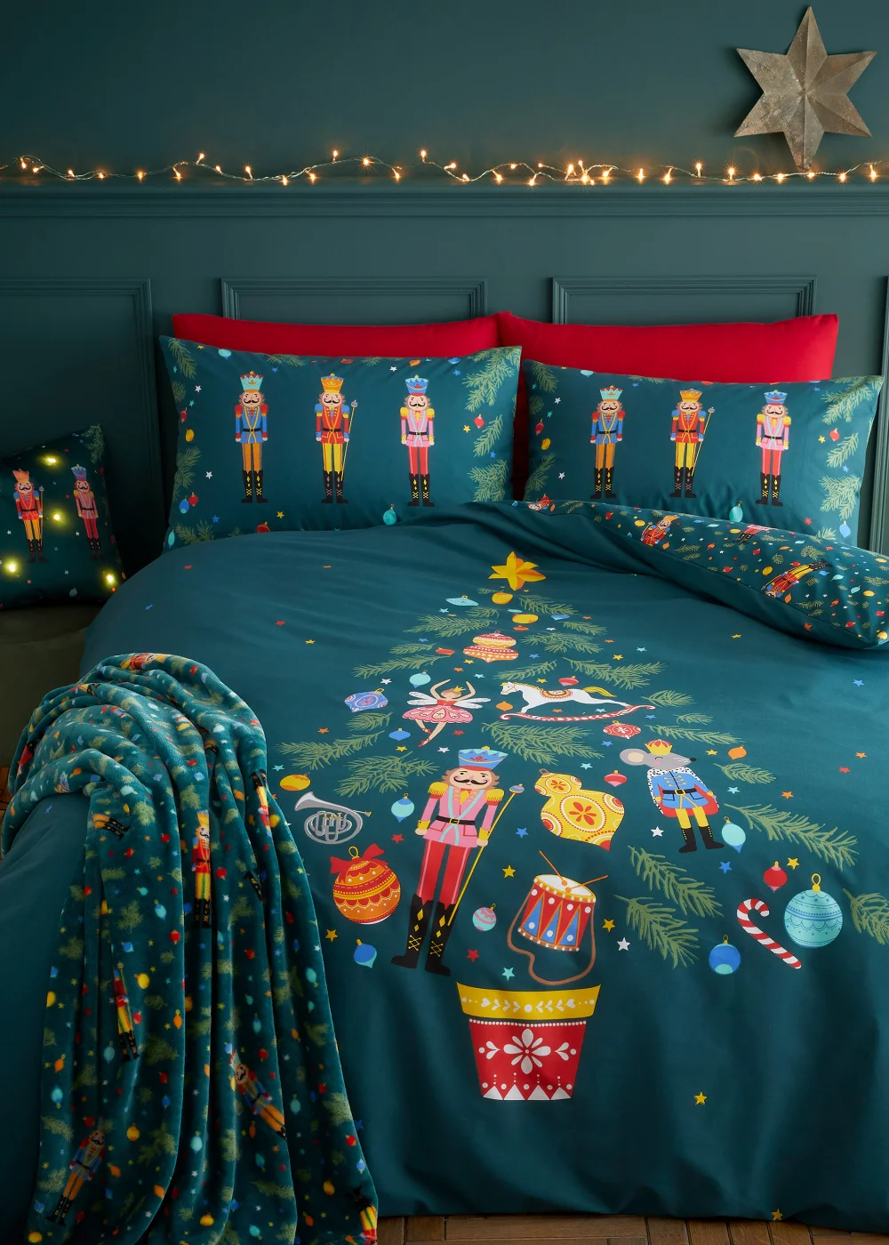 Catherine Lansfield Christmas Nutcracker Reversible Duvet Cover Set - Single Image 1