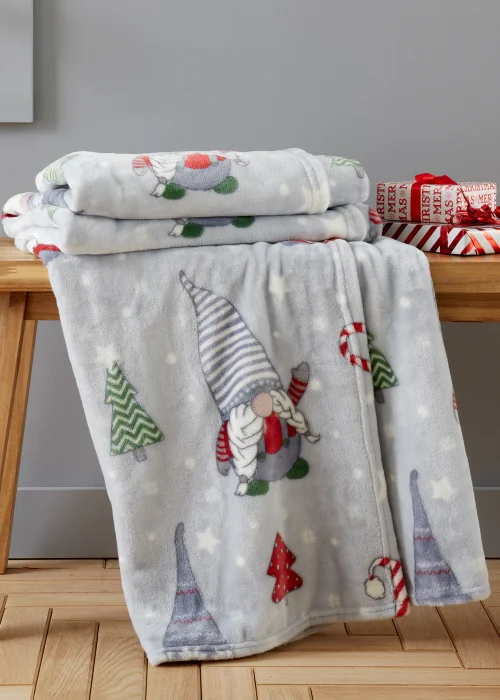 Catherine Lansfield Christmas Gonk Fleece Cosy Blanket Throw - One Size Image 1
