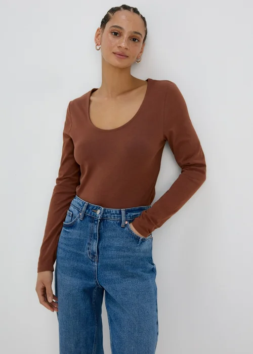 Brown Long Sleeve Scoop Top - 8 Image 1