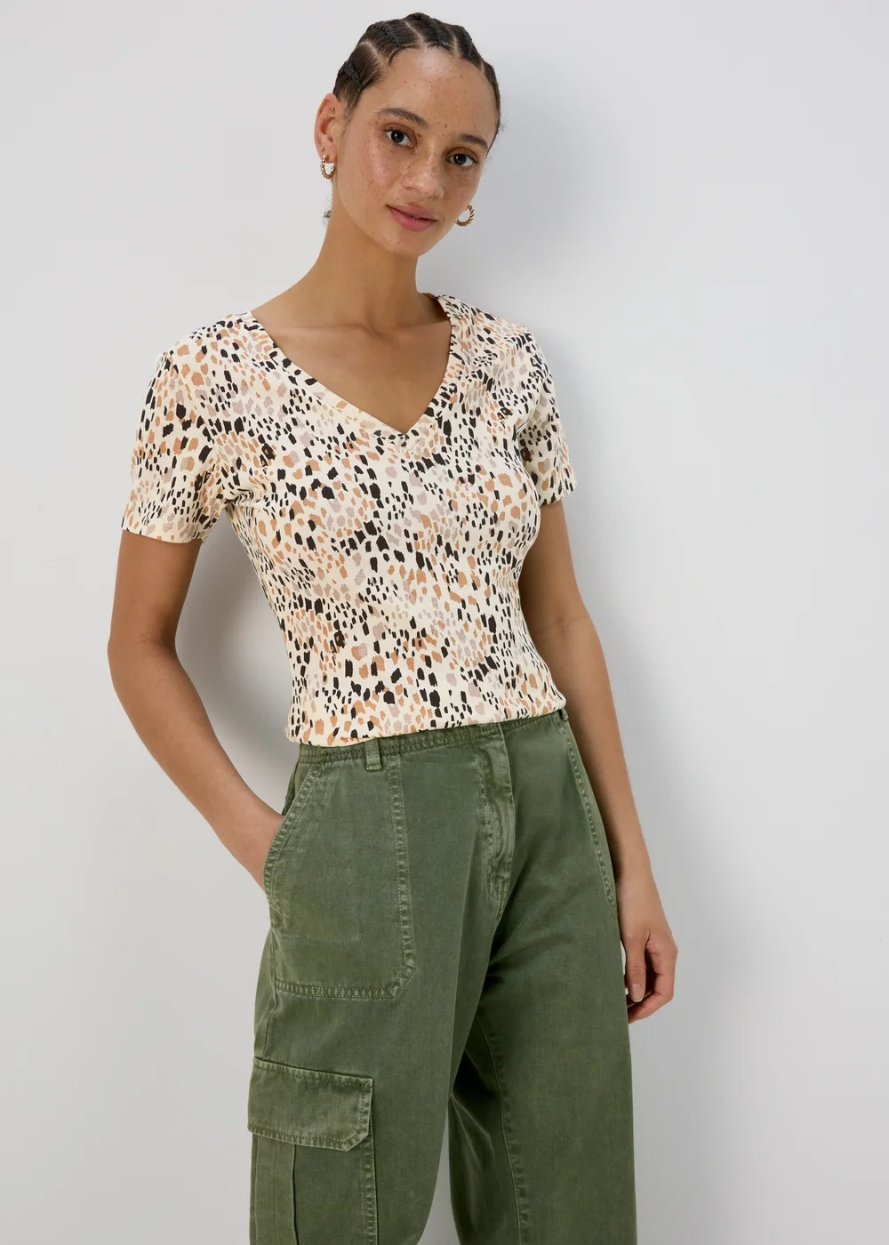 Multi Print Fitted V Neck T-Shirt - 8 Image 1