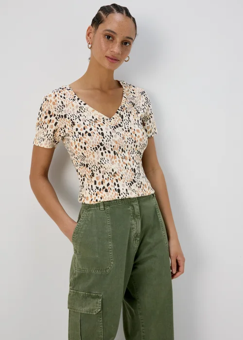 Multi Print Fitted V Neck T-Shirt - 8 Image 1