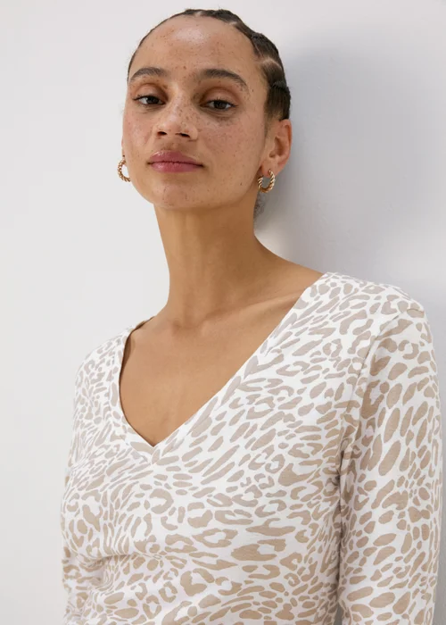 White Leopard V Neck Long Sleeve T Shirt - 8 Image 3