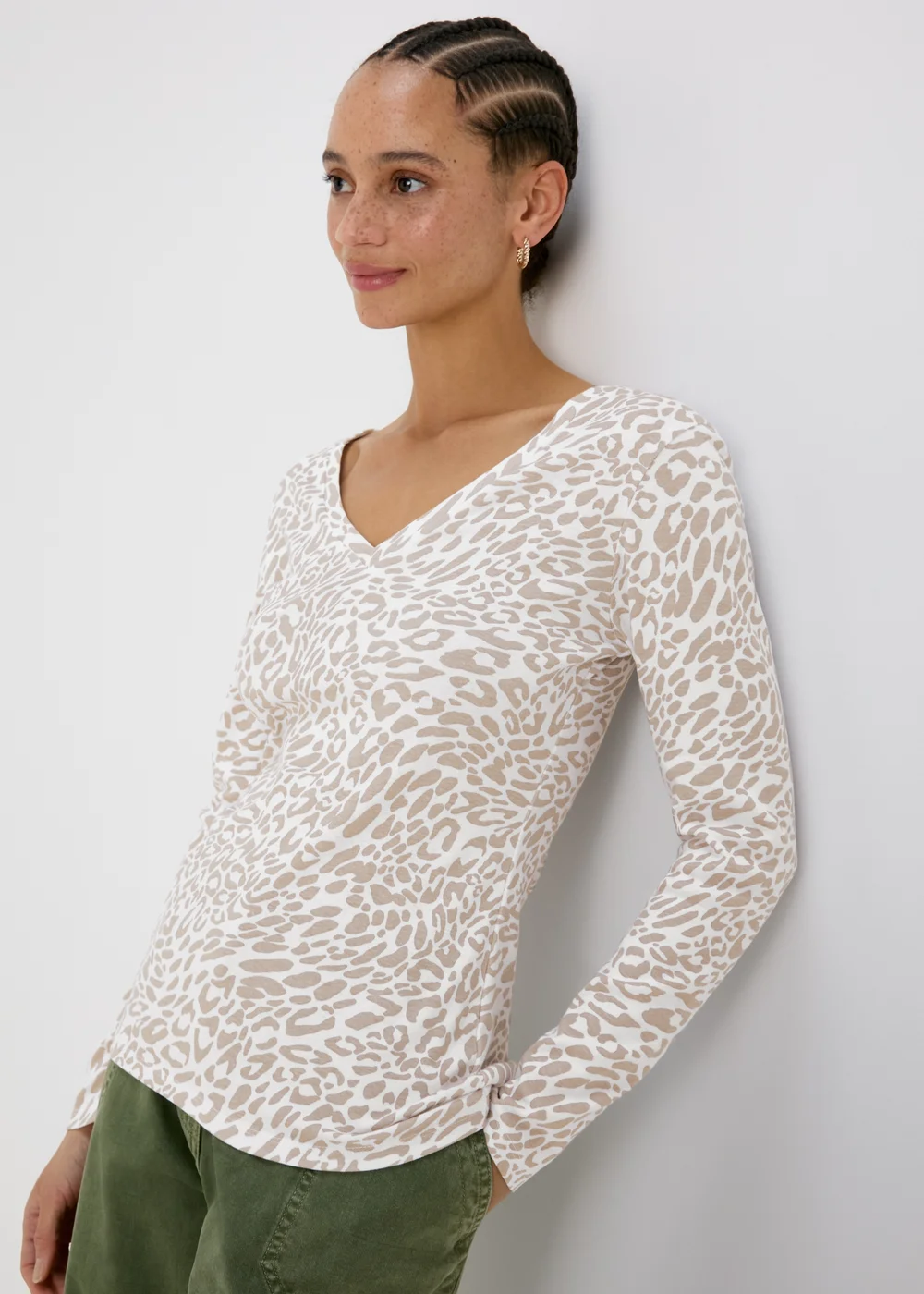 White Leopard V Neck Long Sleeve T Shirt - 8 Image 1