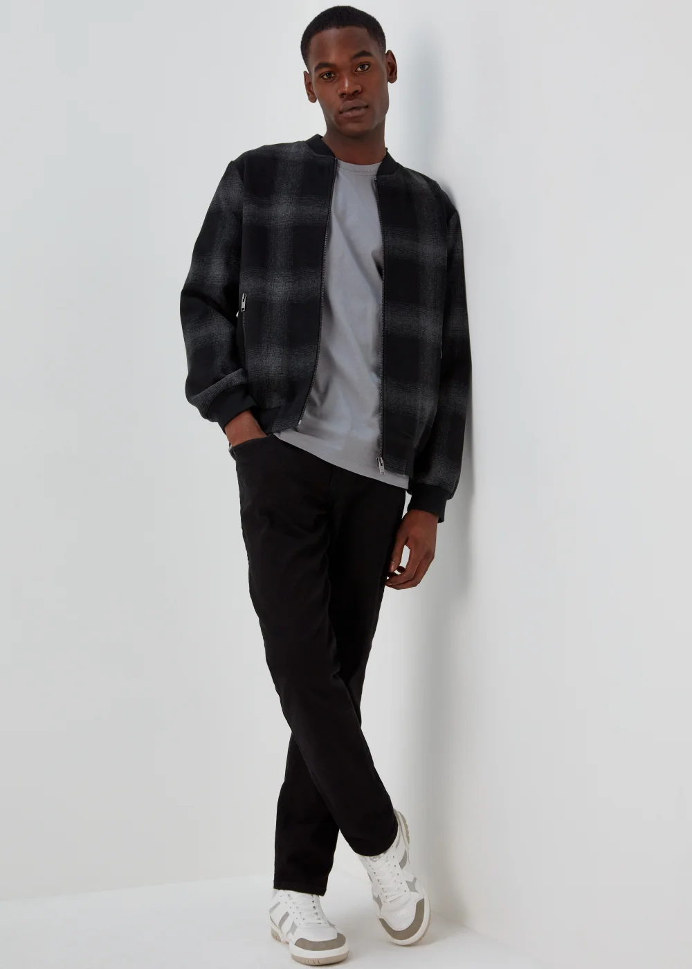 Grey Trim Smart T-Shirt - Small Image 4