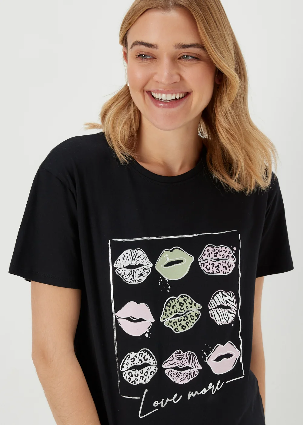 Black Lips Love More Slogan T-Shirt - 8 Image 3