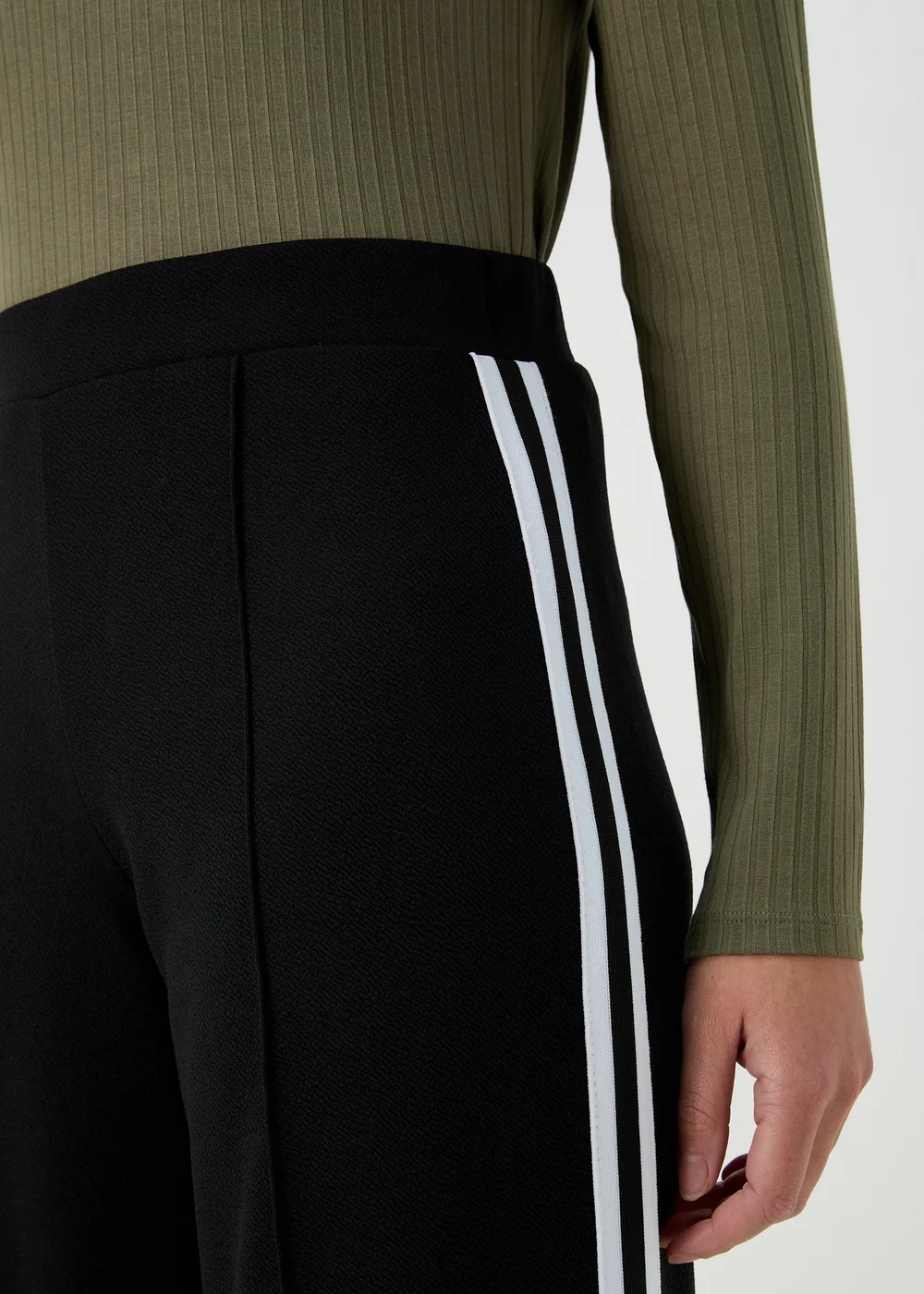 Black Texture Side Stripe Wide Leg Trousers - Size 8 Image 3