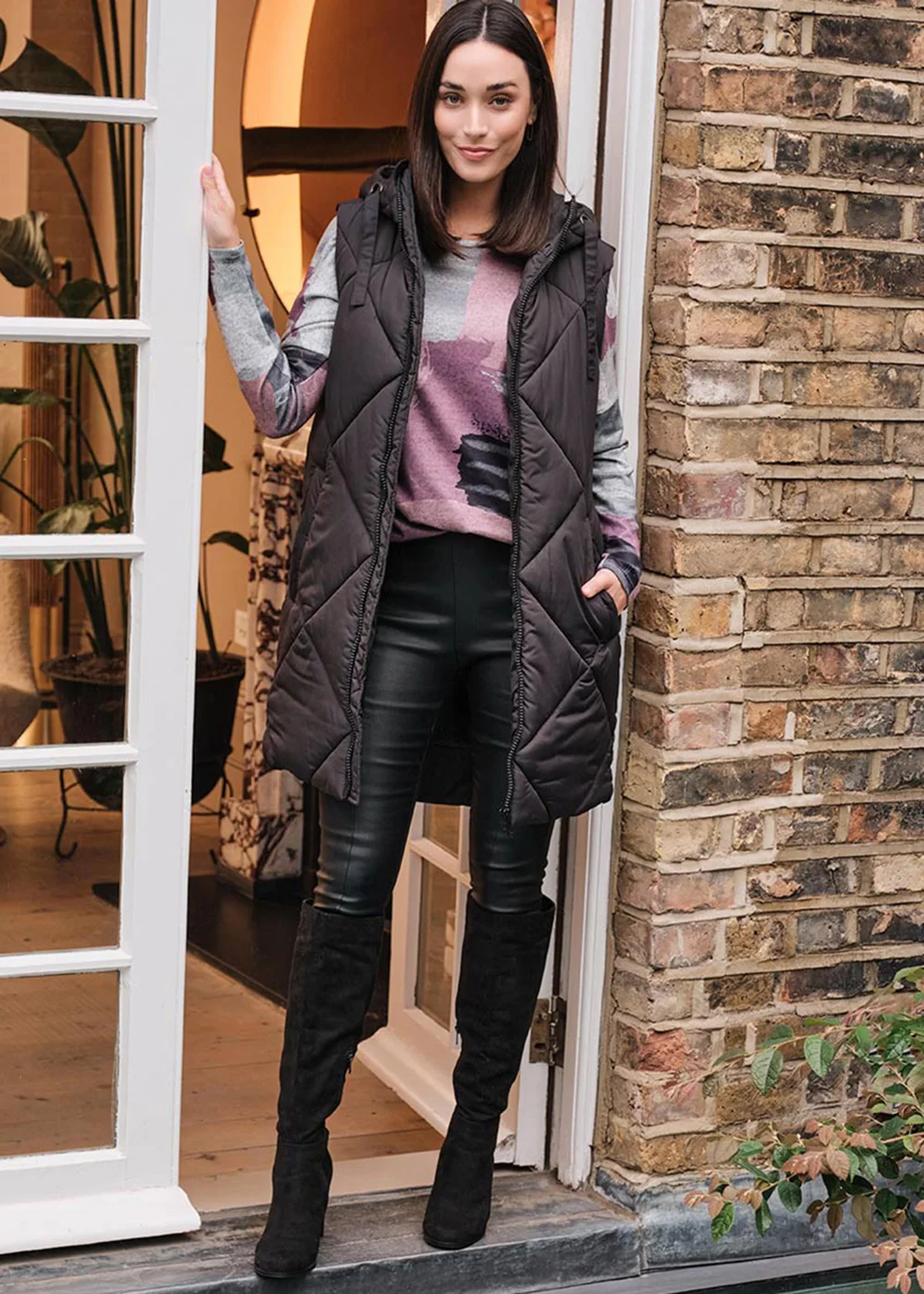 Izabel London Quilted Longline Puffer Gilet - 8 Image 5