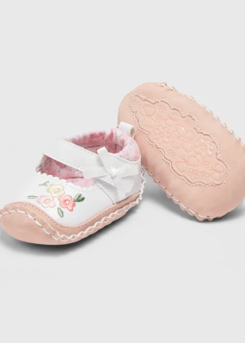 Baby White Moccasin Soft Sole Shoes (Newborn-18mths) - Age 0 - 3 Months Image 2