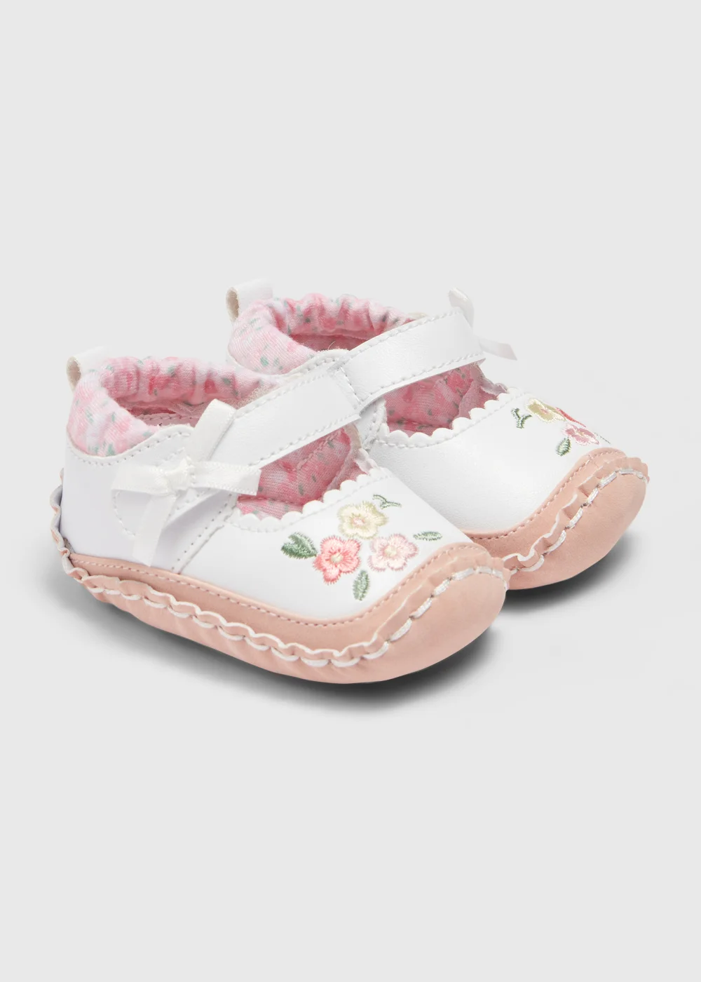 Baby White Moccasin Soft Sole Shoes (Newborn-18mths) - Age 0 - 3 Months Image 1