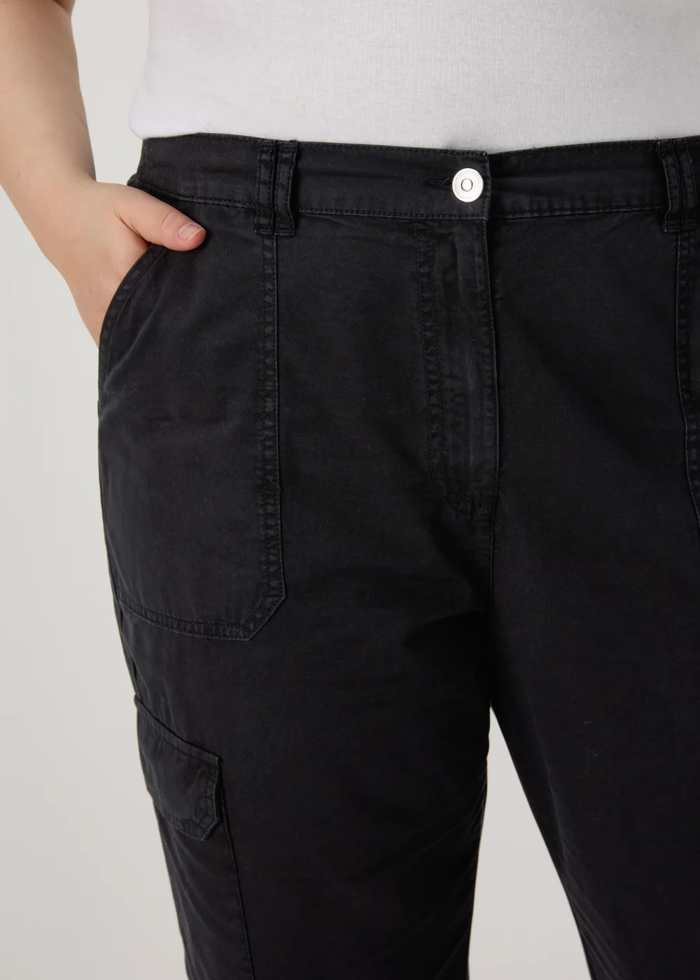 Black Straight Leg Cargo Trousers - 8 Image 5