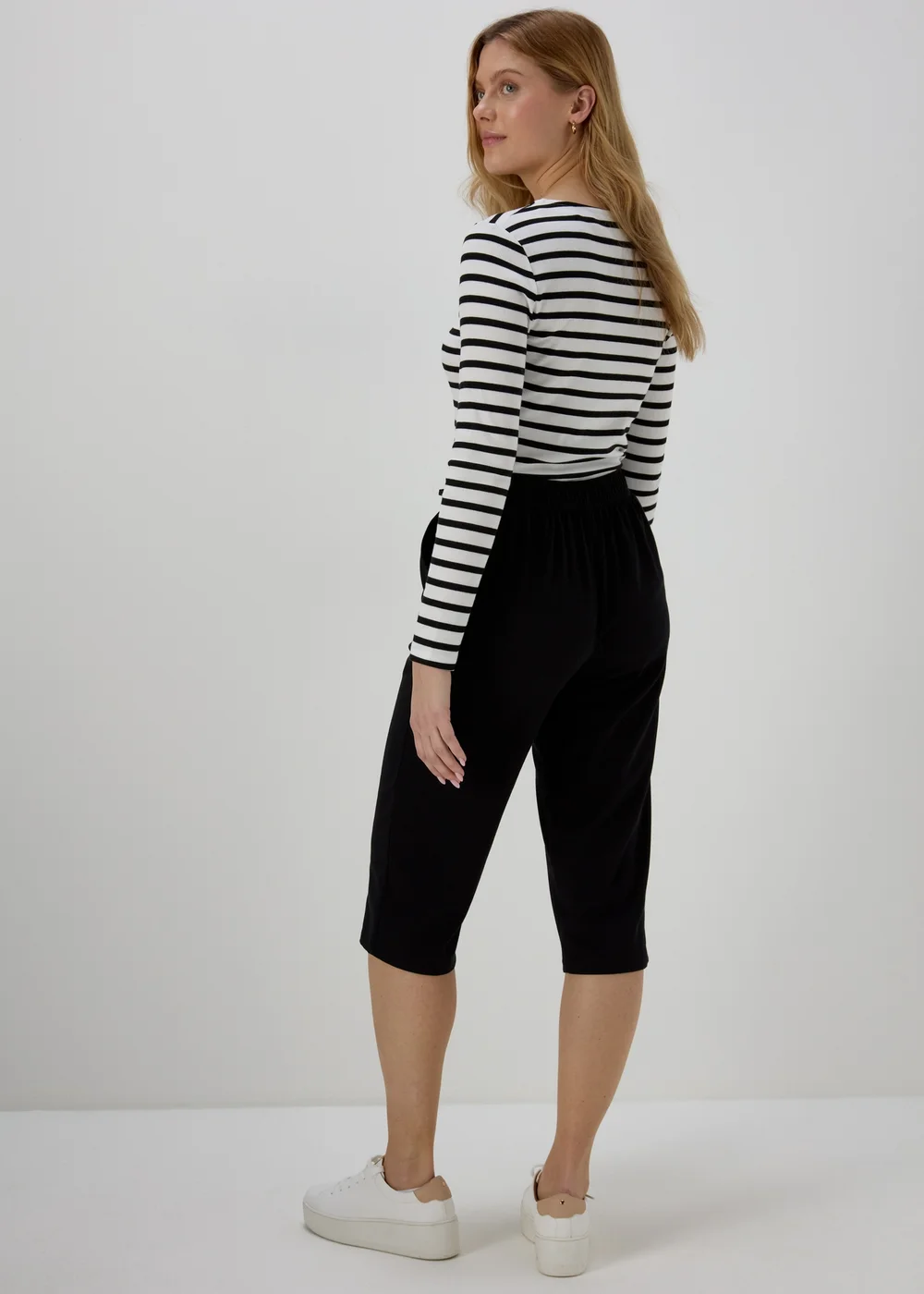 Black Cropped Trousers - 10 Image 2