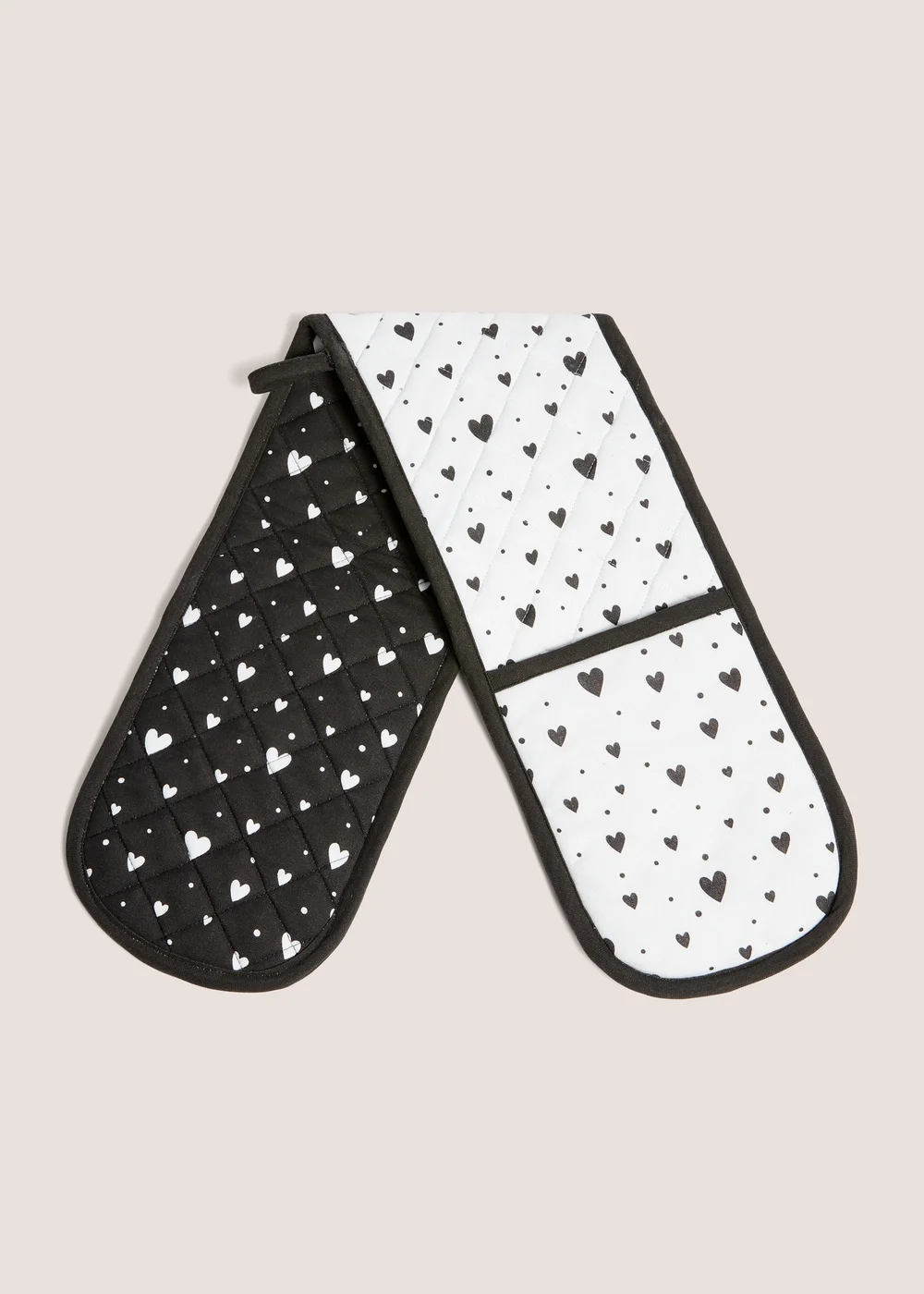 Black Heart Print Oven Gloves Image 1