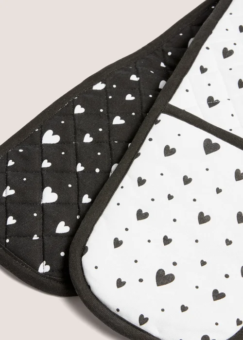 Black Heart Print Oven Gloves Image 2