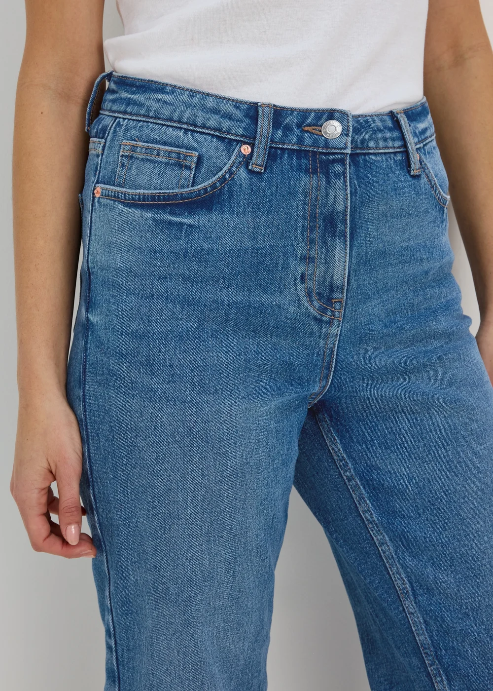 Ava Mid Wash Mom Jeans - 8/L29 Image 3