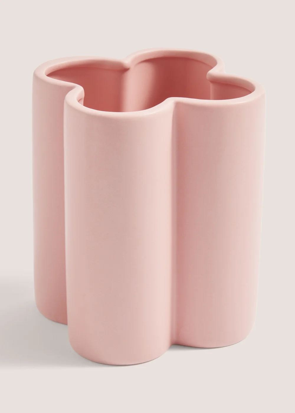 Pink Scallop Vase (15cm x 12cm) Image 1