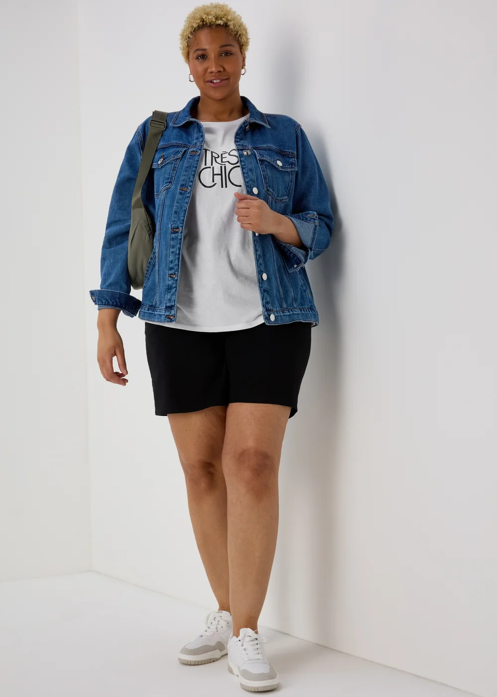 White Tres Chic T-Shirt - S Image 3