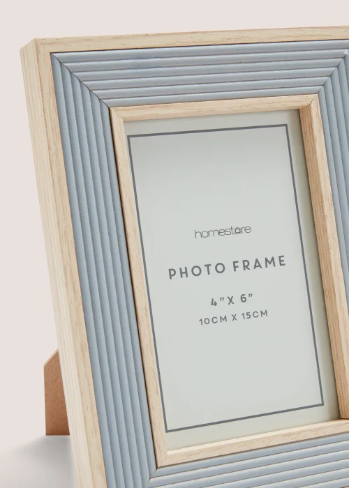 Grey Ribbed Wooden Frame (6x4) Image 2