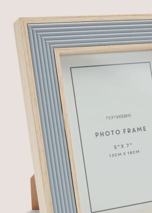 Grey Ribbed Wooden Frame (5x7) Image 2