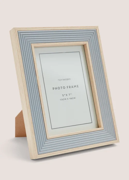 Grey Ribbed Wooden Frame (5x7) Image 1