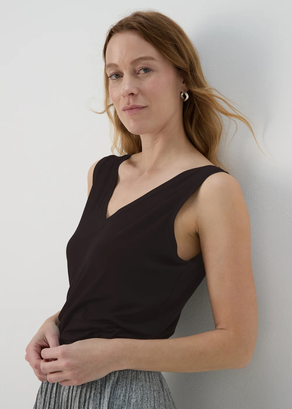 Black Plain V Neck Vest - 8 Image 3