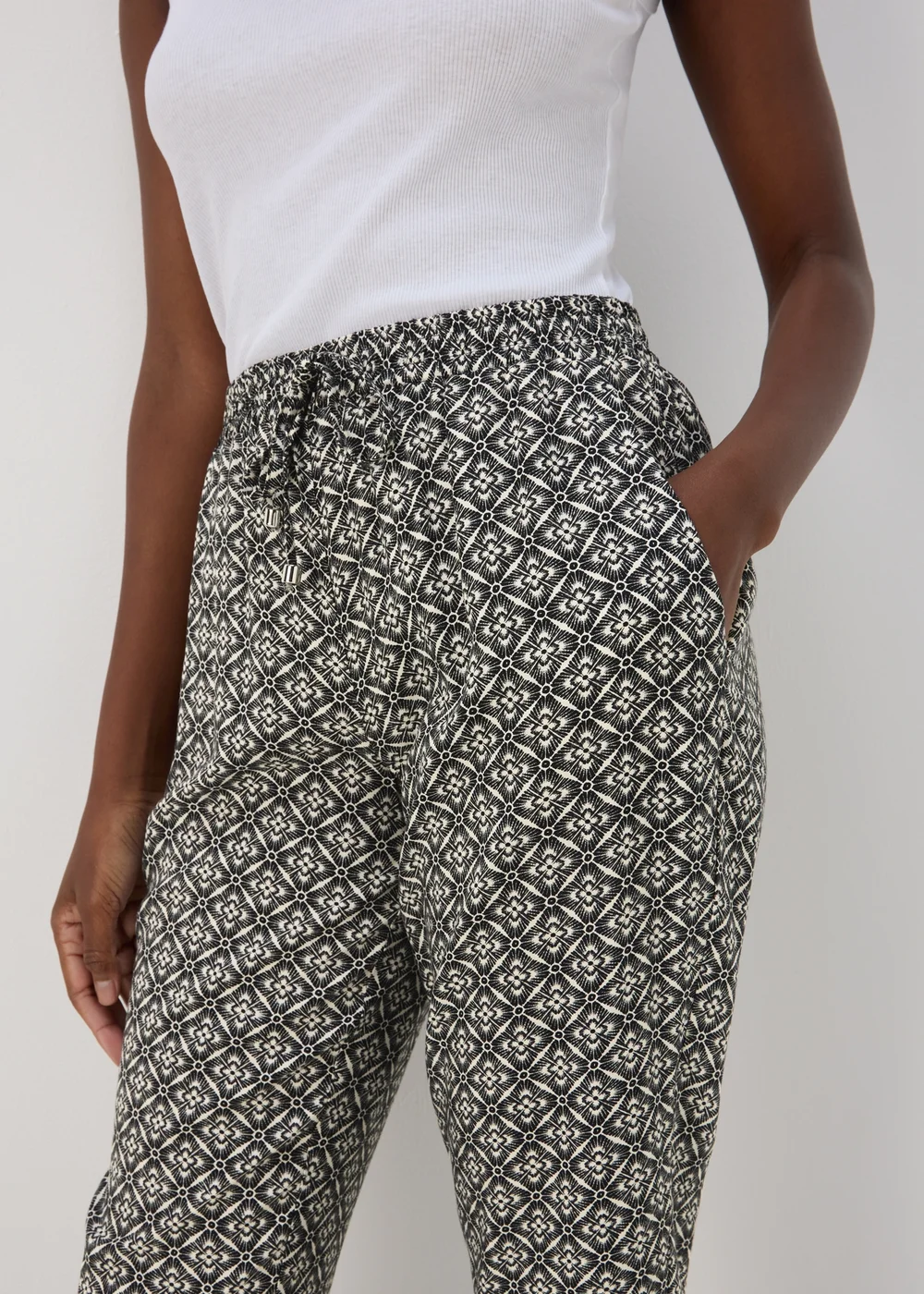 Black Viscose Tapered Trousers - 8 Image 3