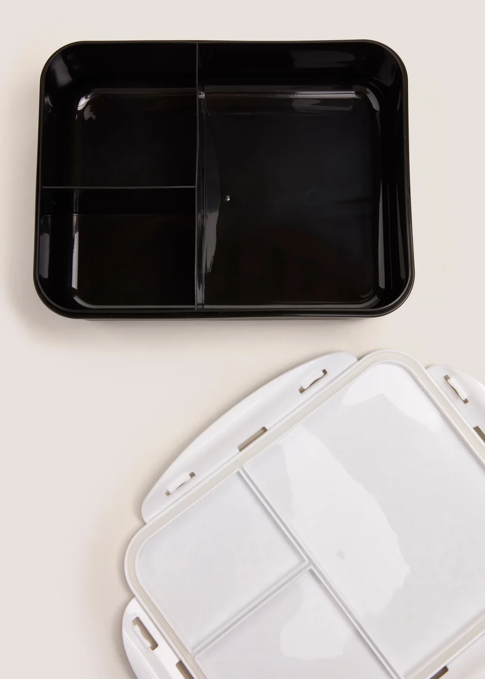 Mono Spot Lunch Box (22cm x 17cm x 7cm) Image 2