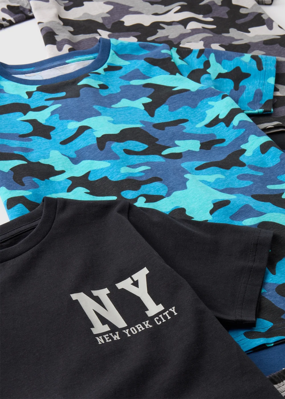 Boys 3 Pack Camo Pyjama Sets (4-12yrs) - Age 7 Years Image 2