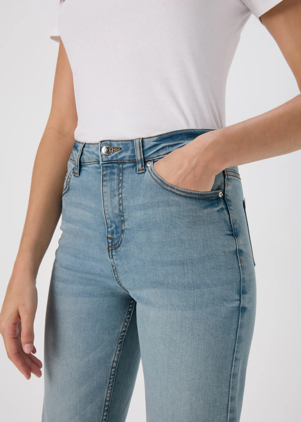 Light Wash Straight Fit Jeans - 8 Image 3