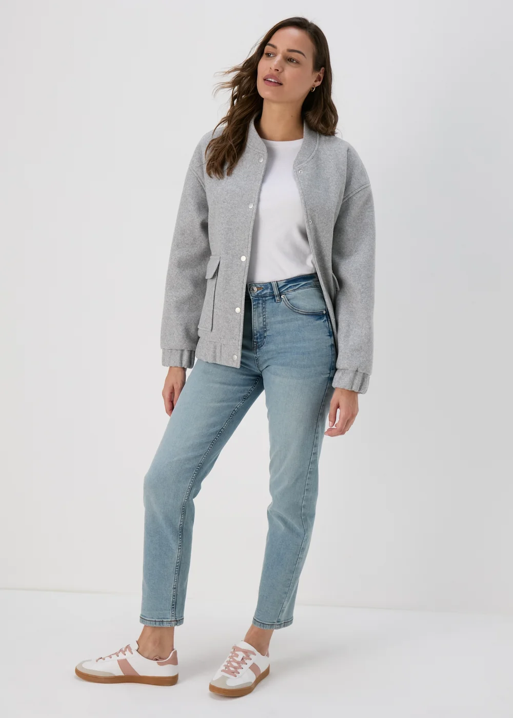 Light Wash Straight Fit Jeans - 8 Image 4