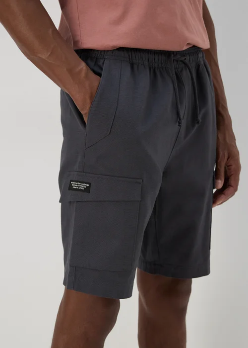 Charcoal Textured Cargo Shorts - S Image 3