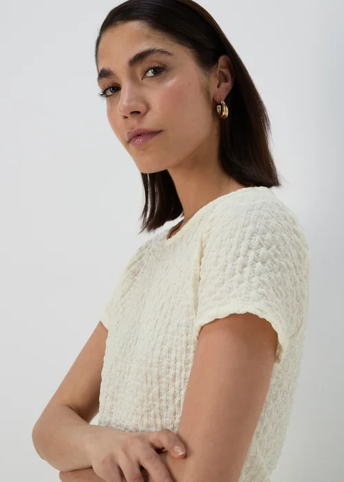 Ivory Textured T-Shirt - 8 Image 3