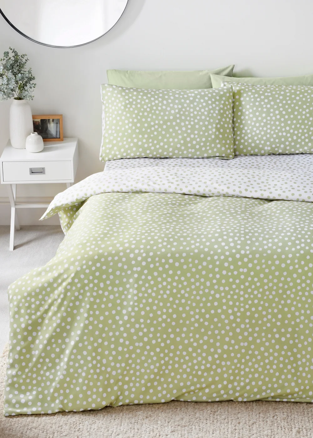 Green Spot Print Duvet Set - Single Image 1