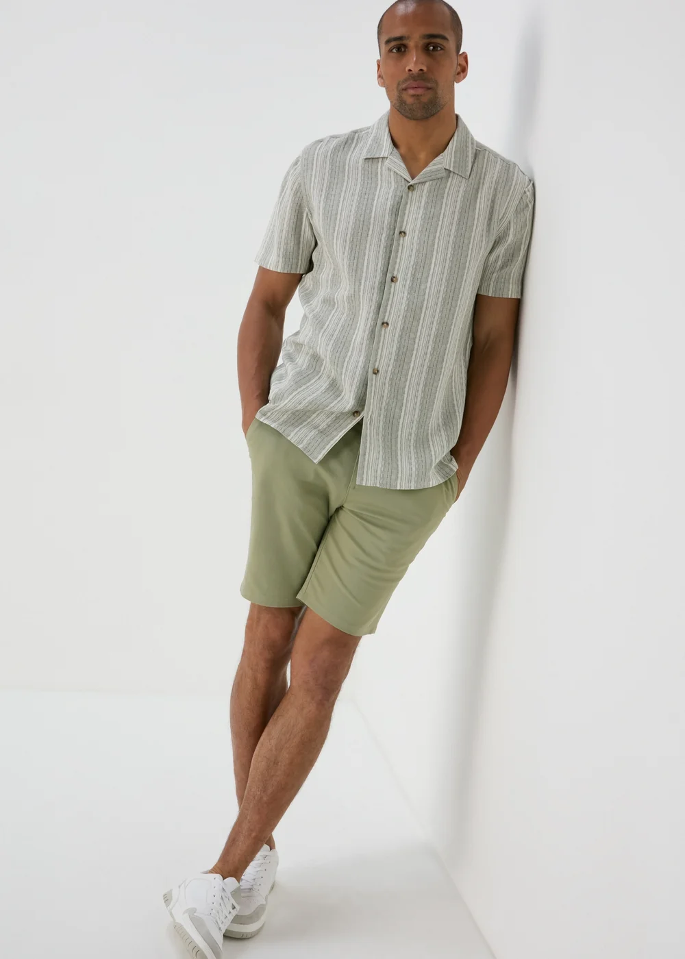 Green Slim Fit Chino Shorts - 30 Image 4