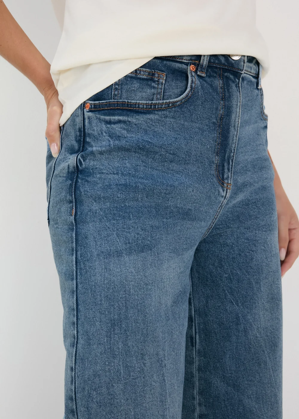 Mid Wash Wide Leg Jeans - 8/L29 Image 3