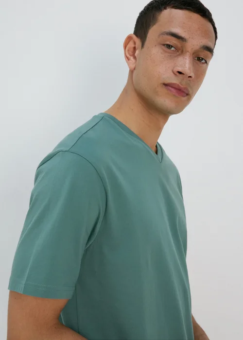 Pine V Neck T-Shirt - S Image 3