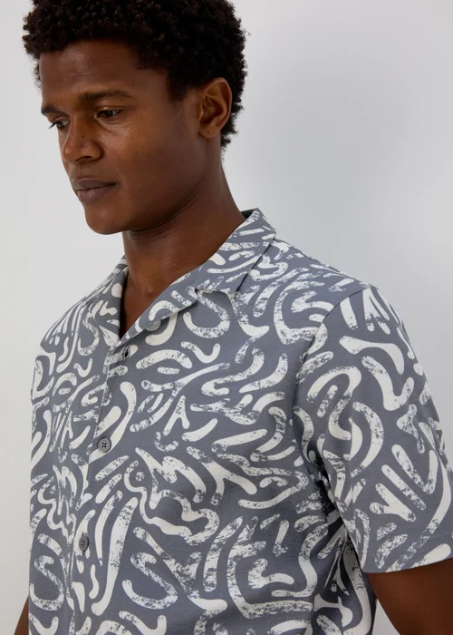 Blue & White Short-Sleeved Swirl Print Shirt - S Image 3