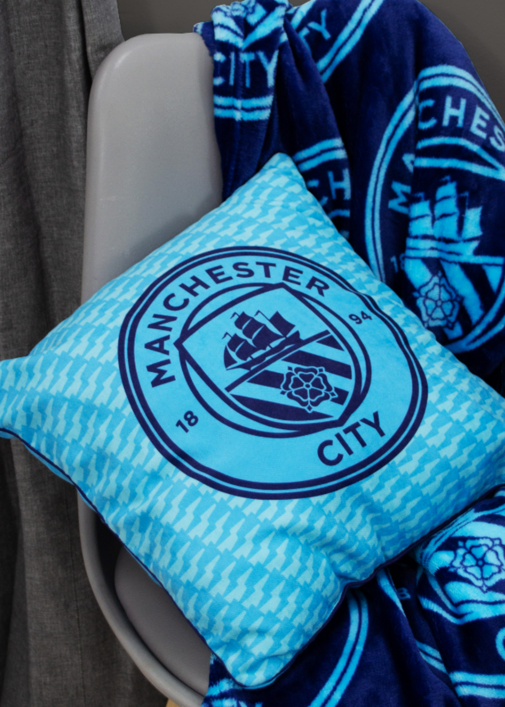 Man City FC Monocrestrev Throw - 100 x 150 Image 3