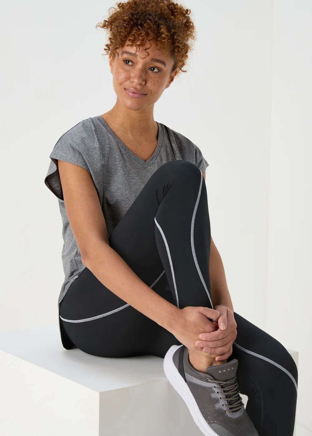 Souluxe Black Overlock Leggings - 8 Image 4