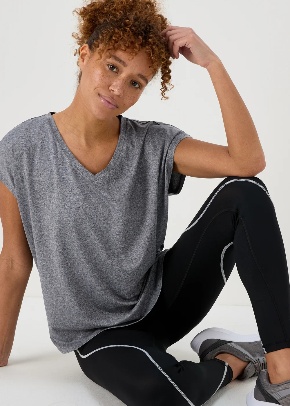 Souluxe Charcoal V Neck T-Shirt - Small Image 4