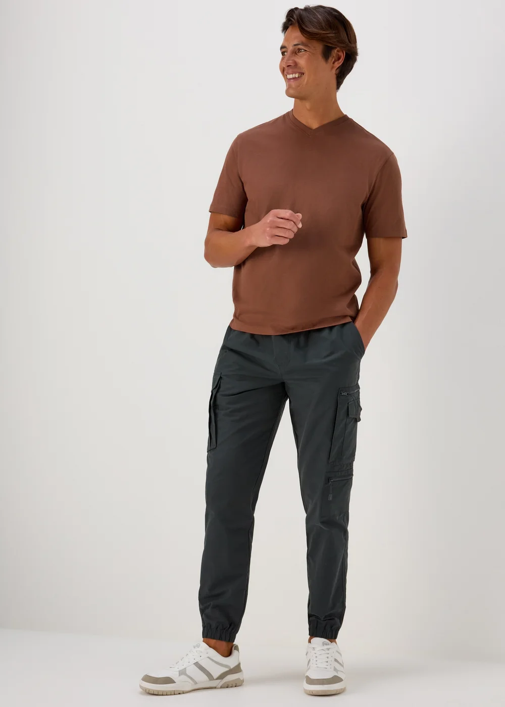 Root Beer Essential V-Neck T-Shirt - S Image 4