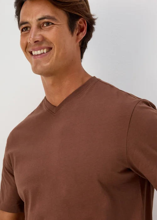 Root Beer Essential V-Neck T-Shirt - S Image 3