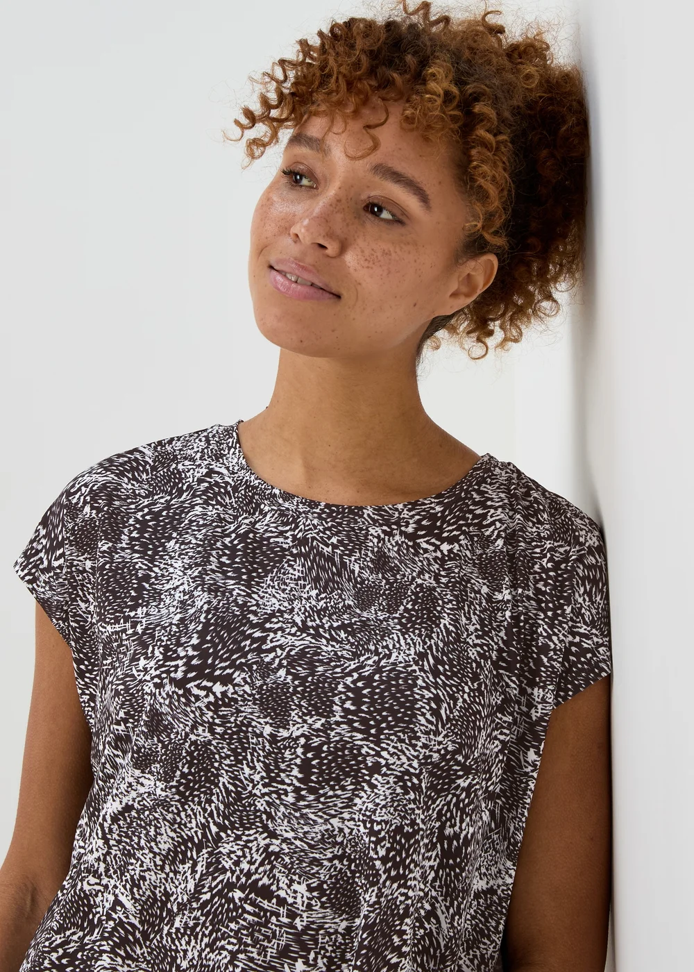 Souluxe Monochrome T-Shirt - Small Image 3