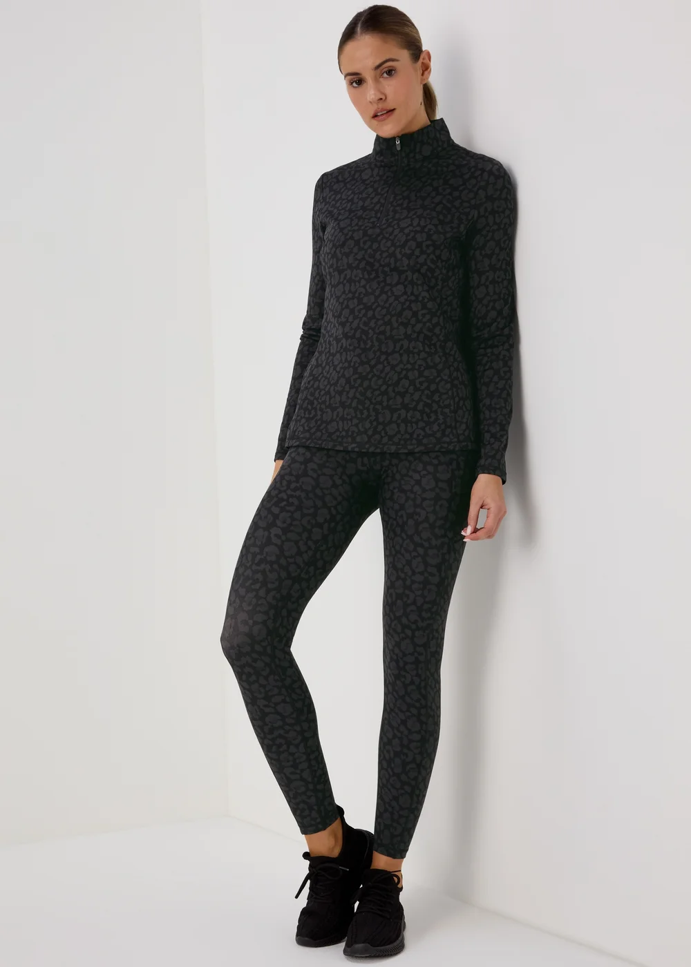 Souluxe Charcoal Leopard Half Zip - S Image 4