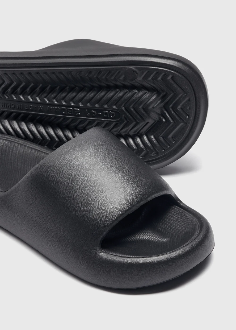Black Chunky Sliders - S Image 2