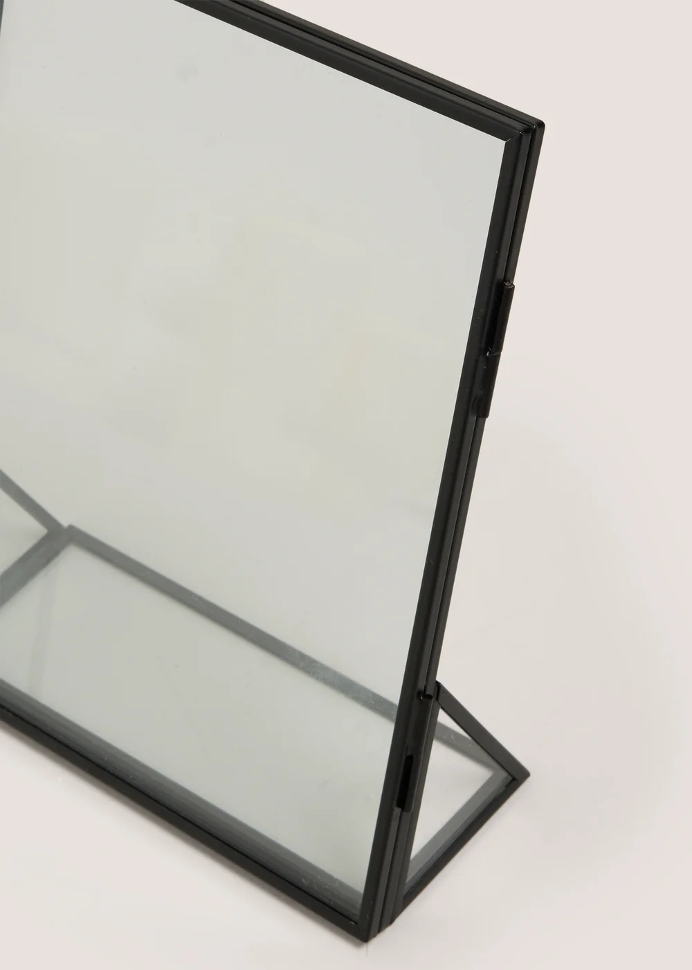 Metal Stand Frame (5inch x 7inch) Image 2