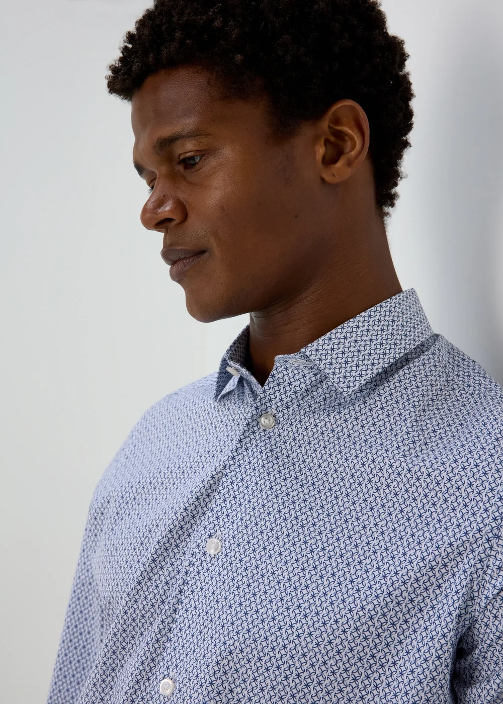 Taylor & Wright Blue Geo Leaf Print Slim Fit Shirt - Small Image 3
