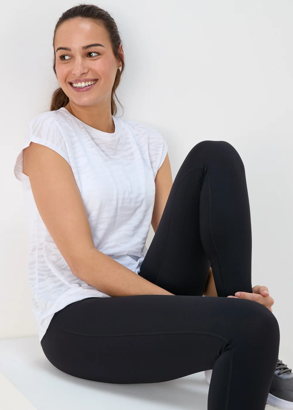 Souluxe White Burnout T-Shirt - S Image 4