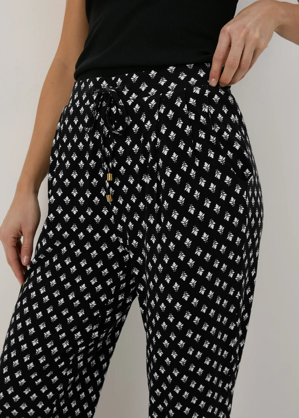 Black Geo Printed Harem Trousers - 8 Image 3