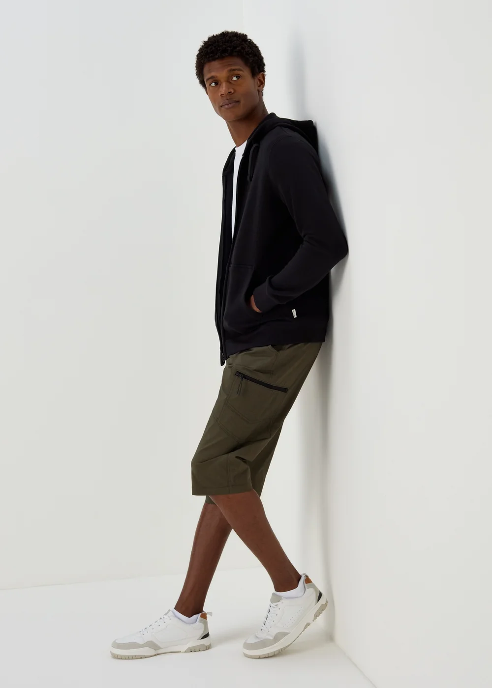 Khaki 3/4 Belted Cargo Shorts - 30 Image 1